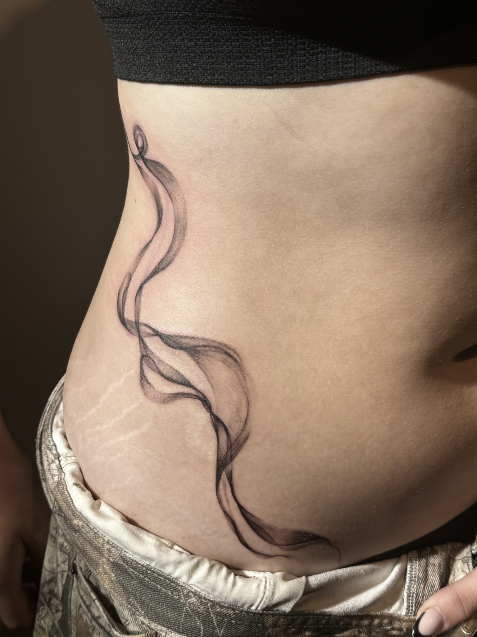 Humo abstracto en dotwork