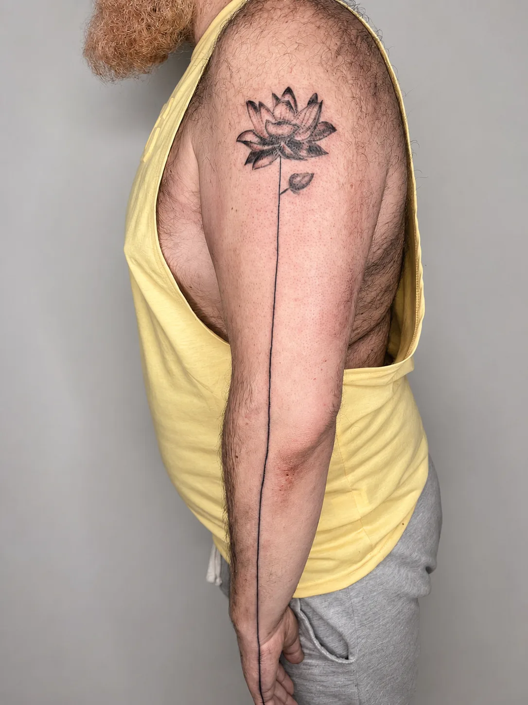 Tatuaje linea y flor